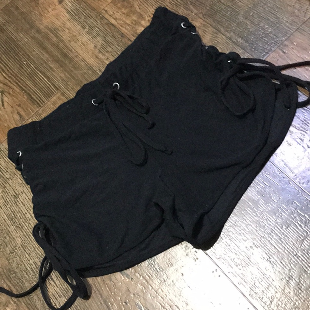 Black shorts, medium